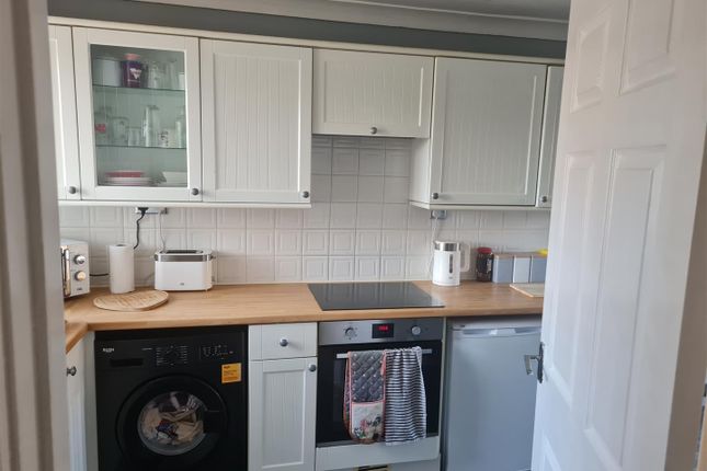 11, Croasdale Gardens, Carcroft, Doncaster photo 3