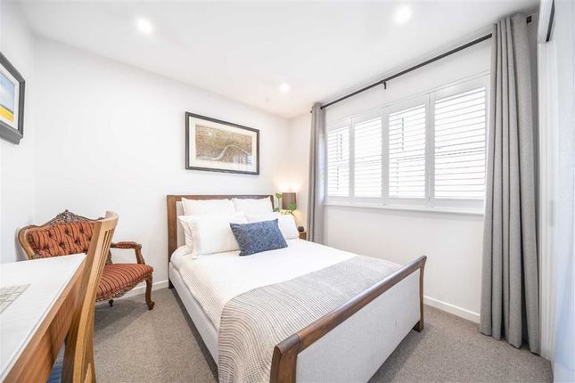 Flat for sale in Vauxhall Grove, London