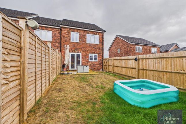 6, Clos Dyfrig, Caldicot photo 2