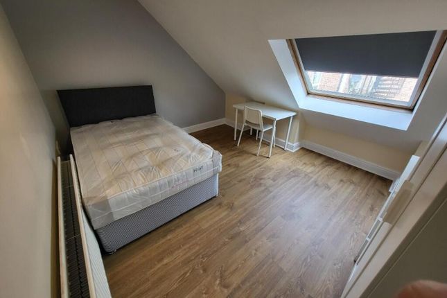 Bright And Spacious Double Bedroom Featuring A Com...