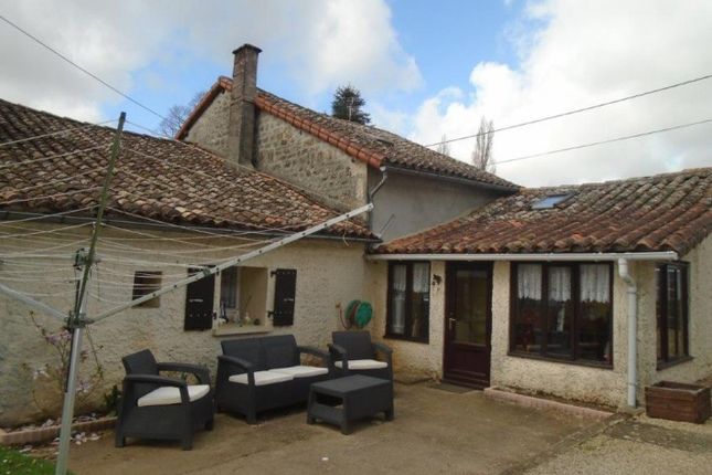 Detached house for sale in Sauze-Vaussais, Poitou-Charentes, 79190, France
