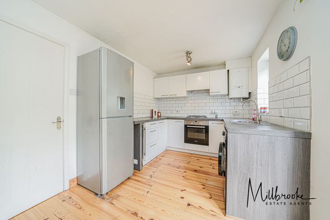 14 Millcrest Close, Manchester photo 4