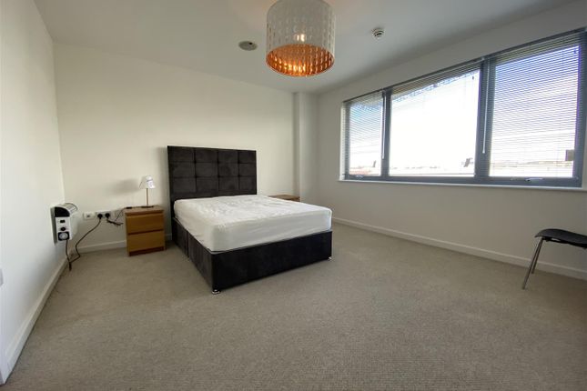 406 Riverside, 417, Wick Lane, London photo 4