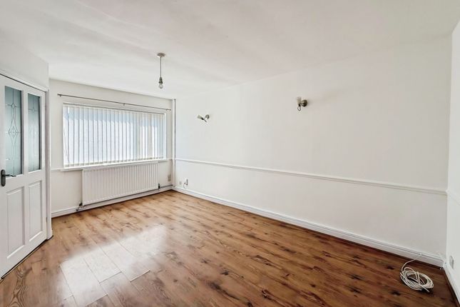 5, Oulton Close, Kidderminster photo 5