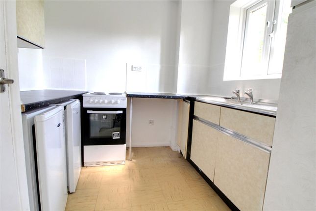 27, Tempsford Close, Middlesex photo 4