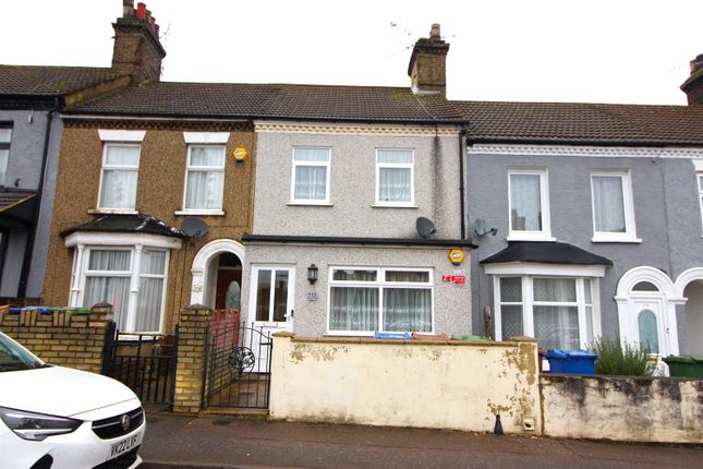 Terraced house for sale in Grove Road, Grays