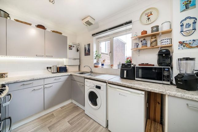 15, Woodger Road, London photo 3