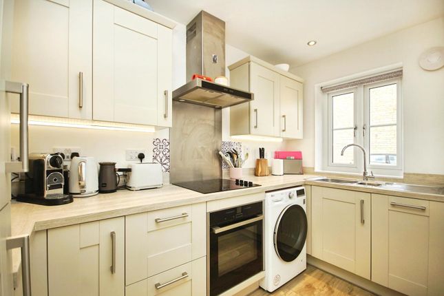 15, Goldfinch Edge, Dursley photo 4