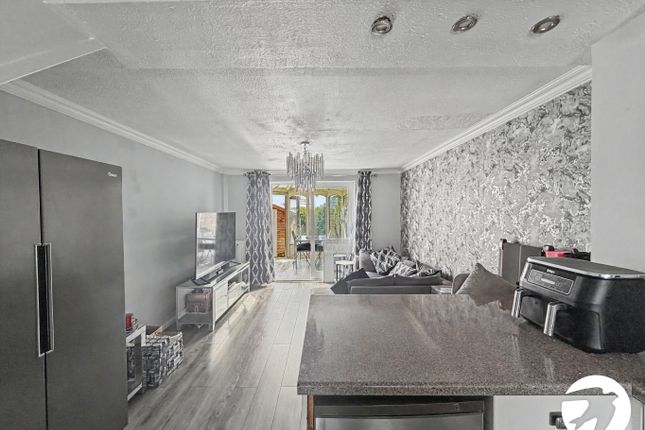 8, Henley Close, Kent photo 3