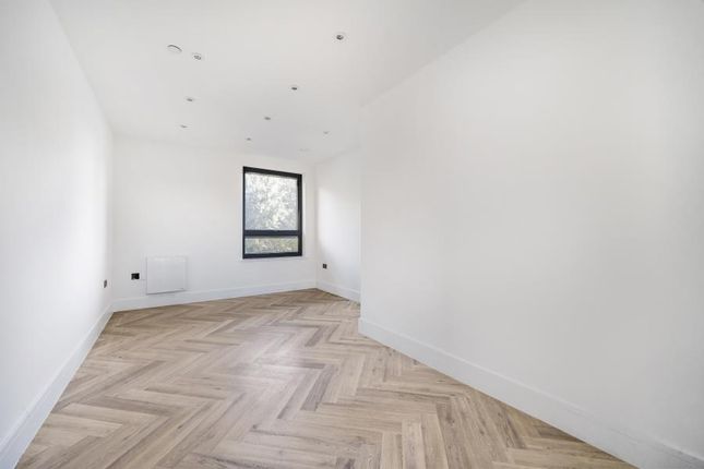 No Data Give, 45A Beechcroft Manor, Weybridge photo 5