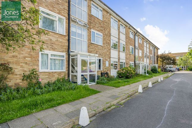 Thumbnail Flat to rent in Durrington Gardens, The Causeway, Goring-By-Sea, Worthing