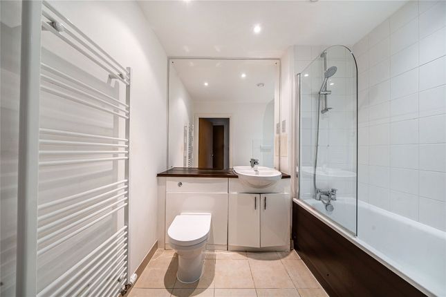 Flat 51, Dragonfly Court,, 3 Heybourne Crescent, LONDON photo 4