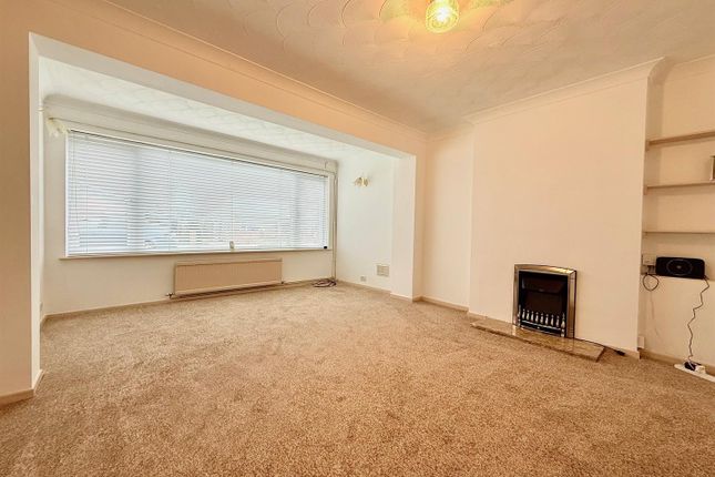 2, St. Nicholas Drive, Great Yarmouth photo 2