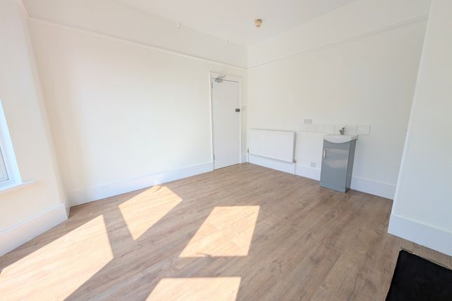 Flat 2, 108 Barrington Road, Crouch end photo 4