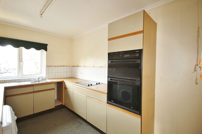 24, Riverside Gardens, Witney photo 3