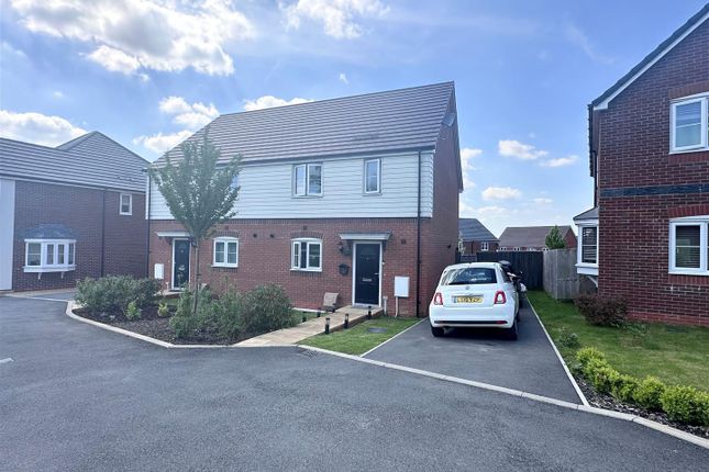 Thumbnail Property for sale in Juniper Close, Calne