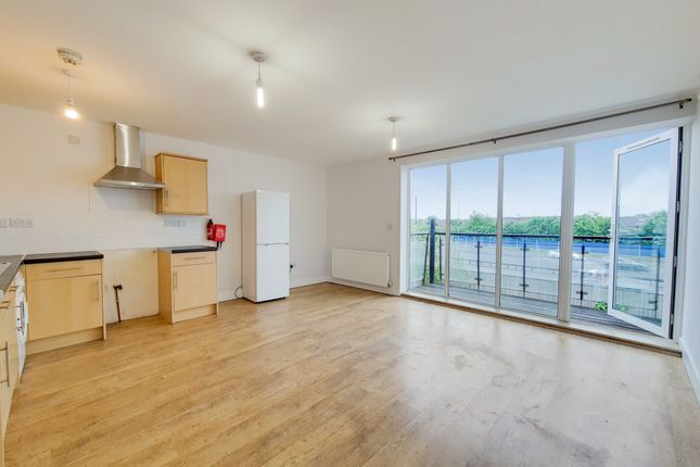 Thumbnail Flat to rent in Newham Way, London