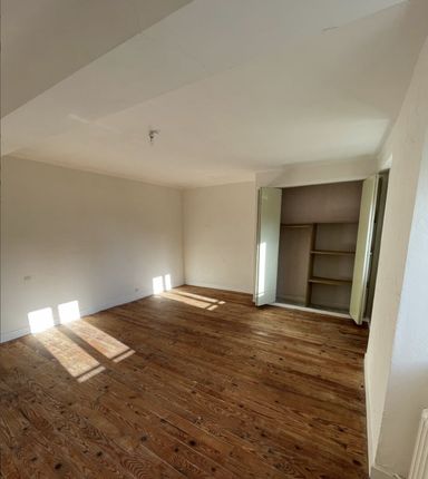 Apartment for sale in Ambrieres-Les-Vallees, Pays-De-La-Loire, 53300, France