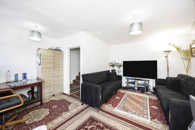 Flat 42, Donegal House,, Cambridge Heath Road, London photo 2