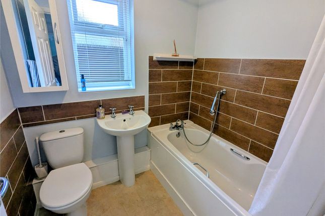 Howards Way, Ipswich photo 3
