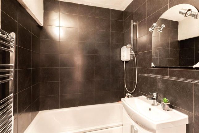 X5 Courtleigh, 126, Earls Court Road, London photo 4