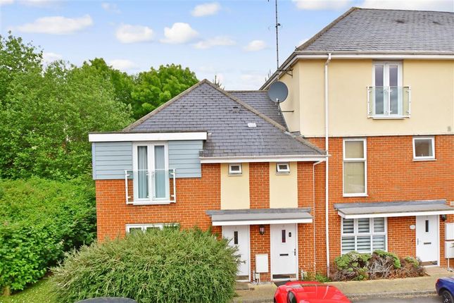 Thumbnail Flat for sale in Foxboro Road, Redhill, Surrey