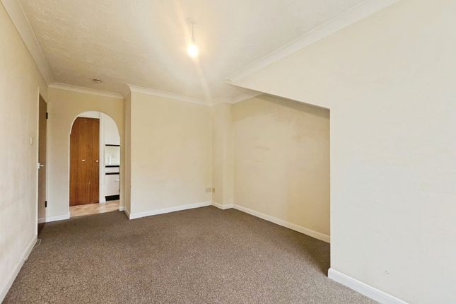 17, Lastingham Court, 213, Laleham Road, Surrey photo 3