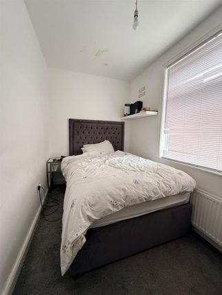 7, Athlone Avenue, Bury photo 4