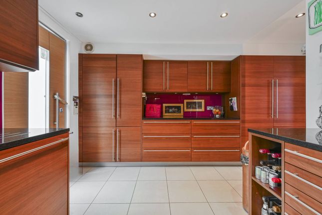 Flat for sale in Drury Lane, Covent Garden, London