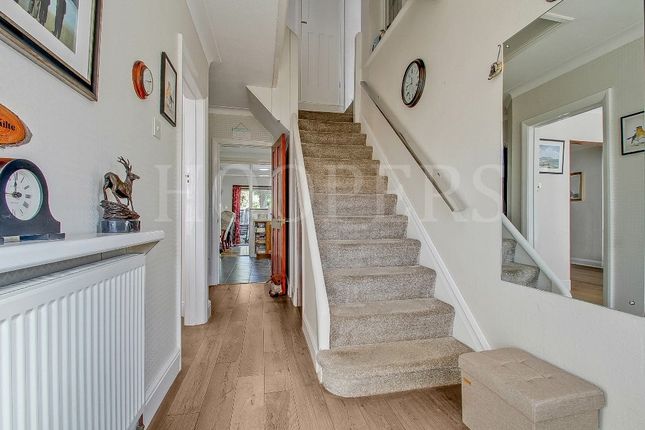 77, Randall Avenue, London photo 2
