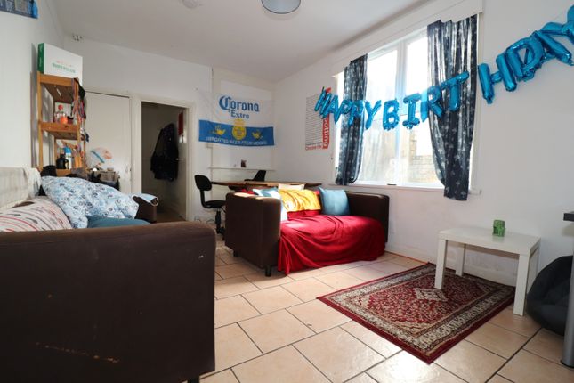 6-bed terraced on 24, Colum Road, Cardiff, £3,000/mo