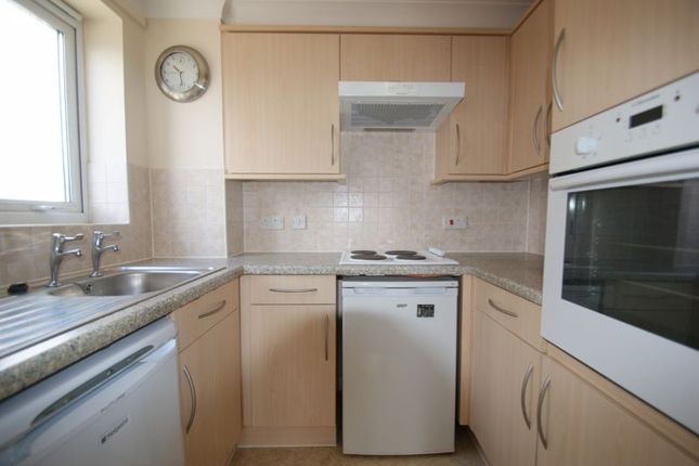 Flat for sale in Collier Court, Grays