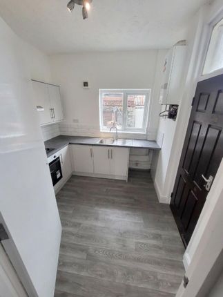 Deepdale Drive, Swinton, Greater Manchester photo 2