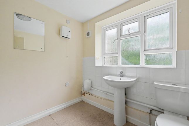 Flat 42, Hunters Hill, Reading photo 5