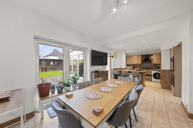 32, Dawley Avenue, Uxbridge photo 2