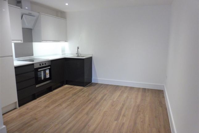 Thumbnail Flat to rent in Lower Stone Street, Maidstone