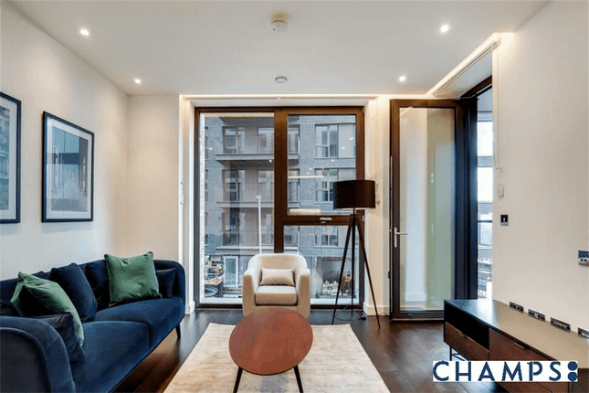 Flat 7, Madeira Tower, 30 Ponton Road, London photo 4