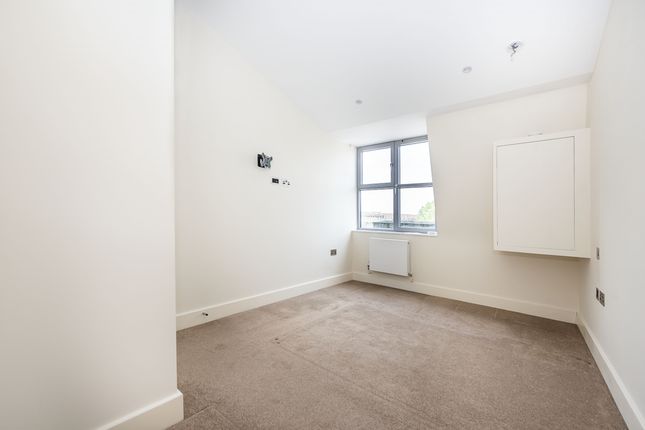 Flat 51, Sundial Court, Barnsbury Lane, Surbiton photo 2