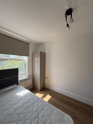 108, Ash Road, Aldershot photo 4