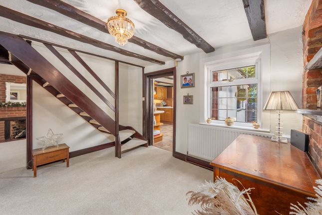 White Cottage, Barkham Street, Wokingham photo 4