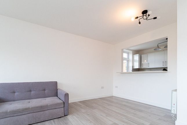 Magnolia Court, Flat 6, 248 Nether Street, London photo 4