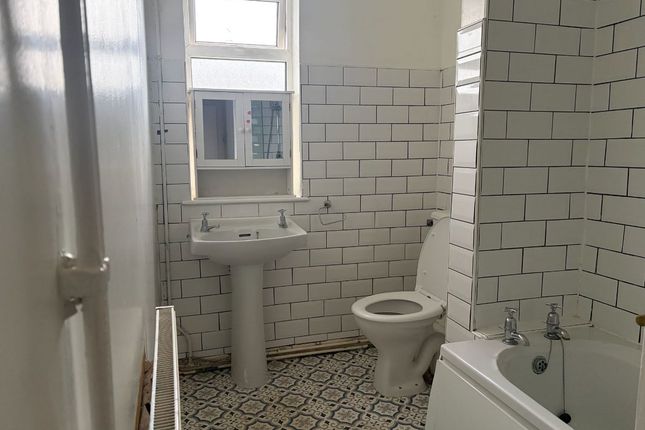 24 Cambridge Street, Castleford photo 5