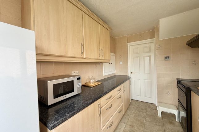 11, Denesway, Leeds photo 3