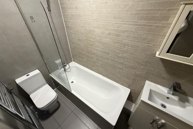 Flat C, 2-8, Winchester Road, Chingford photo 4