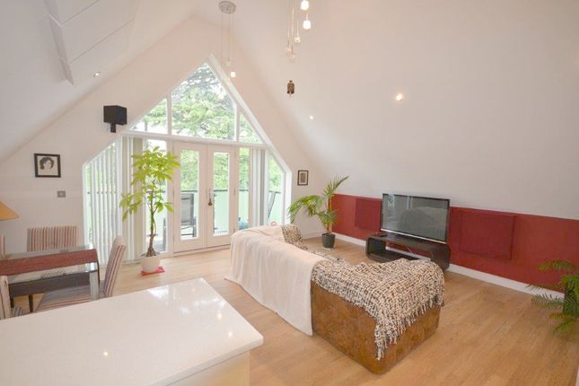 Flat 9 Holly Lodge, 218, Windsor Lane, Burnham photo 2