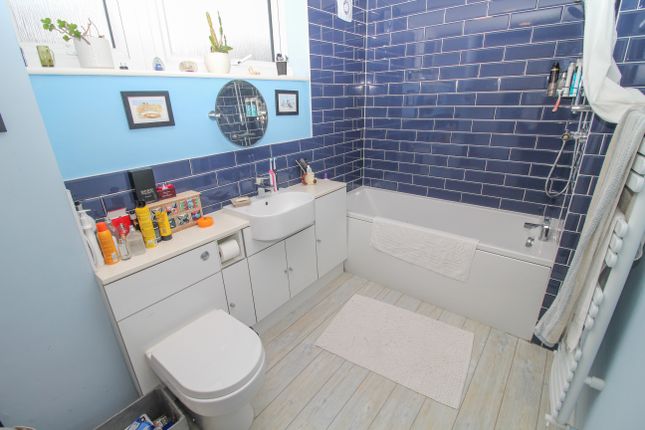 4a, Juniper Square, Havant photo 3