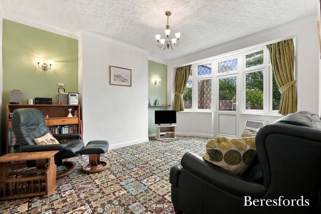 51, Tawny Avenue, Upminster photo 4