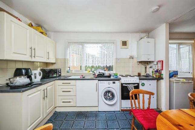 8, Ellerby Avenue, Nottingham photo 2
