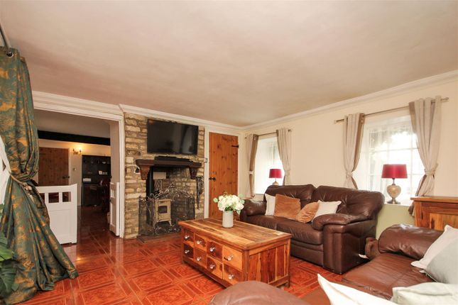 28, High Street, Rushden photo 4