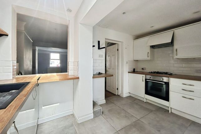 120, Clifton Street, Swindon photo 2